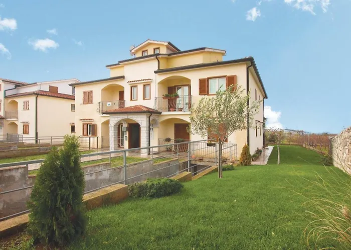Beautiful Apartment In Porec With Wifi