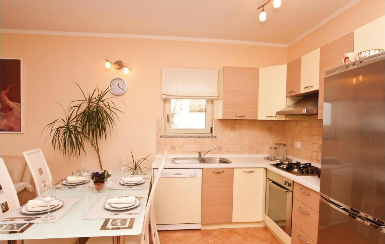 Apartment Beautiful In With Wifi Poreč